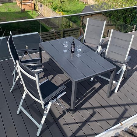 Ferienwohnung Raffael 100 Qm, 2 Grosse Betten Im Wohnzimmer Cuxhaven Exterior foto